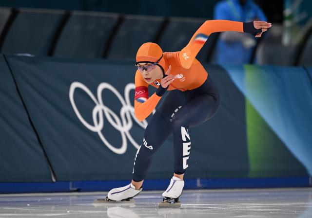 (260209) -- MILAN, Feb. 9, 2026 (Xinhua) -- Femke Kok of the Netherlands competes during the match of speed skating women's 1000m at the Milan-Cortina 2026 Olympic Winter Games in Milan, Italy, Feb. 9, 2026. (Xinhua/Wu Wei)