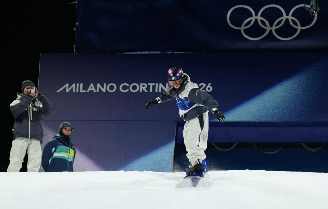 (260209) -- LIVIGNO, Feb. 9, 2026 (Xinhua) -- Murase Kokomo of Japan competes during the snowboard women's big air final match at the Milan-Cortina 2026 Olympic Winter Games in Livigno, Italy, Feb. 9, 2026. (Xinhua/Xia Yifang)