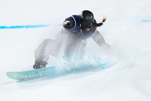 (260209) -- LIVIGNO, Feb. 9, 2026 (Xinhua) -- Zhang Xiaonan of China competes during the snowboard women's big air final match at the Milan-Cortina 2026 Olympic Winter Games in Livigno, Italy, Feb. 9, 2026. (Xinhua/Wu Huiwo)