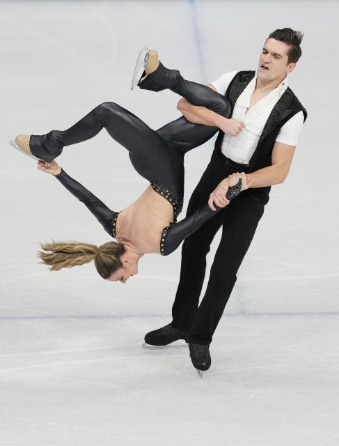 (260210) -- MILAN, Feb. 10, 2026 (Xinhua) -- Marie-Jade Lauriault (L)/Romain Le Gac of Canada perform during the rhythm dance of figure skating ice dance competition at the Milan-Cortina 2026 Olympic Winter Games in Milan, Italy, Feb. 9, 2026. (Xinhua/Xue Yuge)