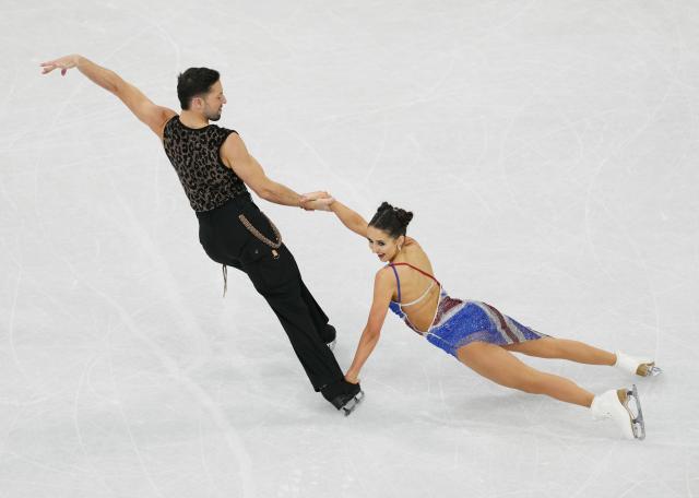 (260210) -- MILAN, Feb. 10, 2026 (Xinhua) -- Lilah Fear (R)/Lewis Gibson of Britain perform during the rhythm dance of figure skating ice dance competition at the Milan-Cortina 2026 Olympic Winter Games in Milan, Italy, Feb. 9, 2026. (Xinhua/Xue Yuge)