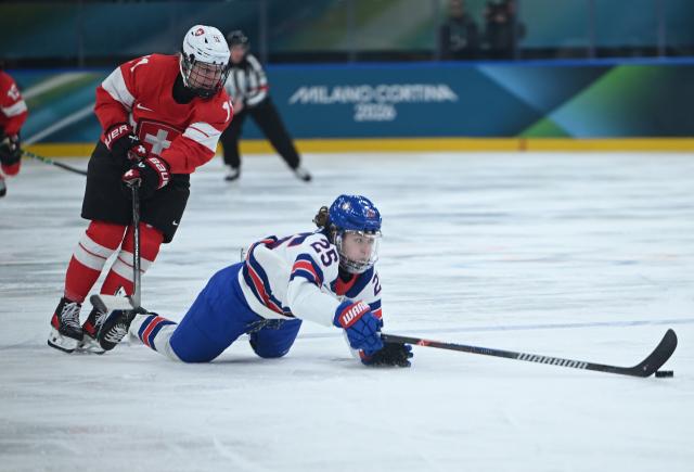 (260210) -- MILAN, Feb. 10, 2026 (Xinhua) -- Alex Carpenter (R) of the United States vies with Laura Zimmermann of Switzerland during the ice hockey women's preliminary round group A match between Switzerland and the United States at the Milan-Cortina 2026 Olympic Winter Games in Milan, Italy, Feb. 9, 2026. (Xinhua/Zhang Haofu)