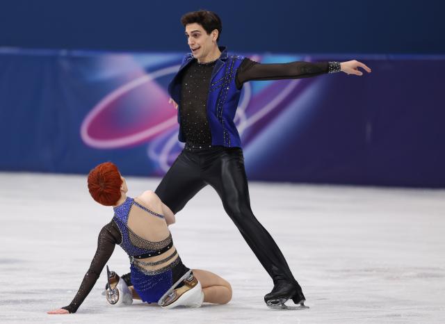 (260210) -- MILAN, Feb. 10, 2026 (Xinhua) -- Evgeniia Lopareva (L)/Geoffrey Brissaud of France perform during the rhythm dance of figure skating ice dance competition at the Milan-Cortina 2026 Olympic Winter Games in Milan, Italy, Feb. 9, 2026. (Xinhua/Chen Yichen)