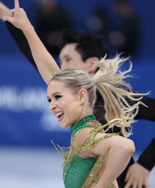 (260209) -- MILAN, Feb. 9, 2026 (Xinhua) -- Holly Harris (front)/Jason Chan of Australia compete during the rhythm dance of figure skating ice dance competition at the Milan-Cortina 2026 Olympic Winter Games in Milan, Italy, Feb. 9, 2026. (Xinhua/Chen Yichen)