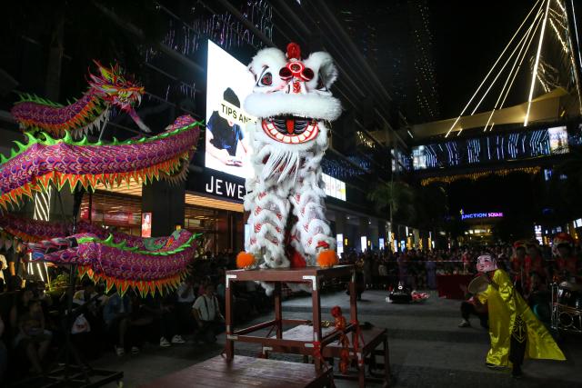 (260210) -- YANGON, Feb. 10, 2026 (Xinhua) -- Lion dancers perform during a celebration of the upcoming Chinese New Year in Yangon, Myanmar, Feb. 9, 2026. (Xinhua/Myo Kyaw Soe)