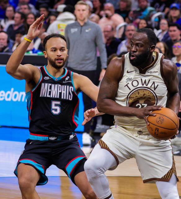 (260210) -- SAN FRANCISCO, Feb. 10, 2026 (Xinhua) -- Draymond Green (R) of Golden State Warriors vies with Kyle Anderson of Memphis Grizzlies during the 2025-2026 NBA regular season basketball game between Golden State Warriors and Memphis Grizzlies in San Francisco, the United States, Feb. 9, 2026. (Photo by Arthur Dong/Xinhua)