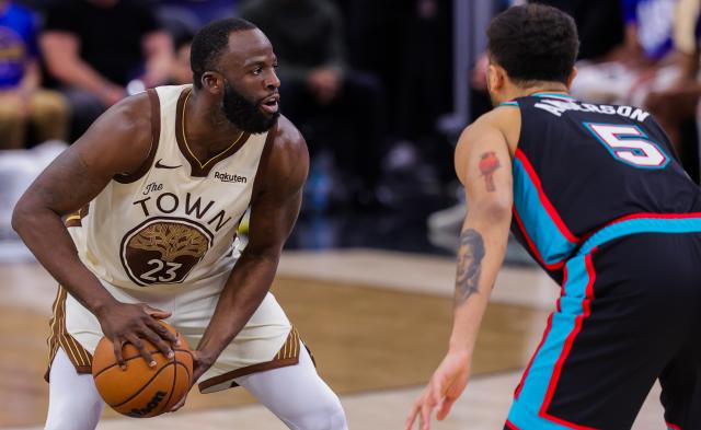 (260210) -- SAN FRANCISCO, Feb. 10, 2026 (Xinhua) -- Draymond Green (L) of Golden State Warriors vies with Kyle Anderson of Memphis Grizzlies during the 2025-2026 NBA regular season basketball game between Golden State Warriors and Memphis Grizzlies in San Francisco, the United States, Feb. 9, 2026. (Photo by Arthur Dong/Xinhua)