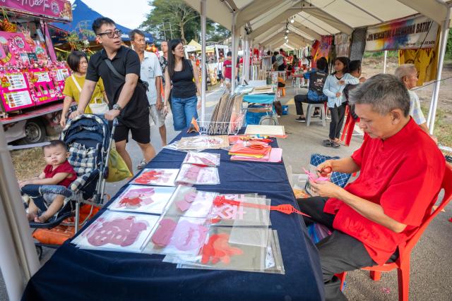 (260210) -- KUALA LUMPUR, Feb. 10, 2026 (Xinhua) -- A craftsman creates a paper-cutting work in Selangor state, Malaysia, Feb. 2, 2026. As the Spring Festival approaches, traditional Chinese art of paper-cutting featuring the Year of the Horse increased the festive atmosphere in Malaysia. (Photo by Chong Voon Chung/Xinhua)