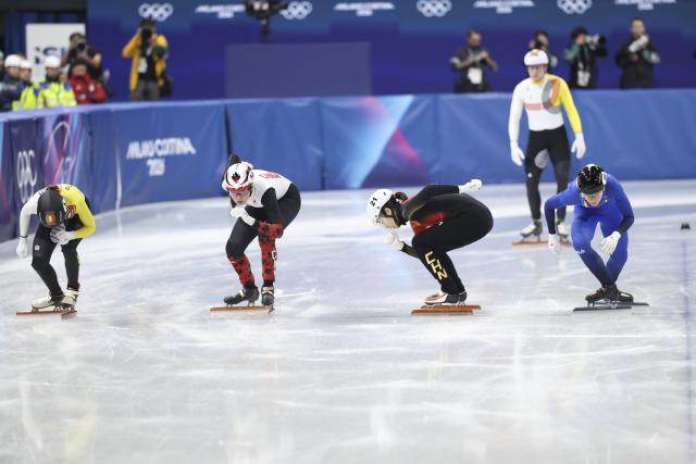 (260210) -- MILAN, Feb. 10, 2026 (Xinhua) -- Zhang Chutong (C) of China competes during the short track speed skating mixed team relay final A at the Milan-Cortina 2026 Olympic Winter Games in Milan, Italy, Feb. 10, 2026. (Xinhua/Li Ming)