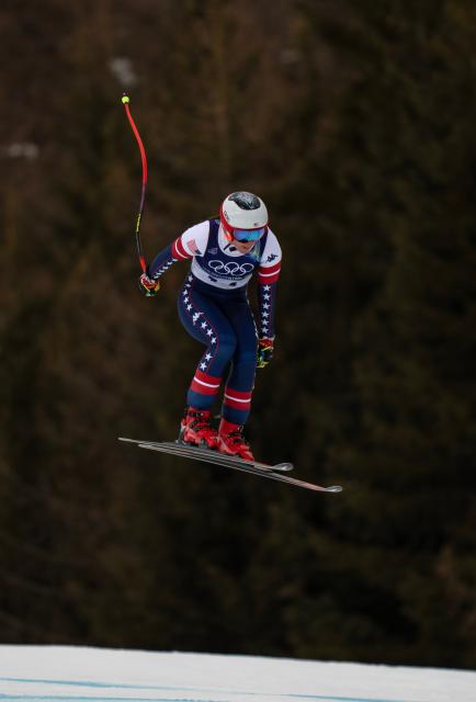 (260210) -- CORTINA D'AMPEZZO, Feb. 10, 2026 (Xinhua) -- Breezy Johnson of the United States competes during the downhill race of the alpine skiing women's team combined at the Milan-Cortina 2026 Olympic Winter Games in Cortina, Italy, Feb. 10, 2026. (Xinhua/Fei Maohua)