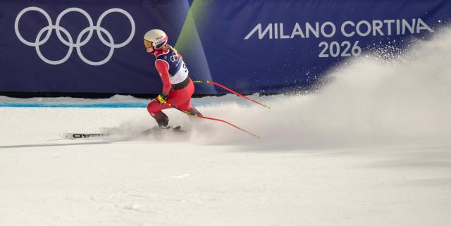(260210) -- CORTINA D'AMPEZZO, Feb. 10, 2026 (Xinhua) -- Ariane Raedler of Austria competes during the downhill race of the alpine skiing women's team combined at the Milan-Cortina 2026 Olympic Winter Games in Cortina, Italy, Feb. 10, 2026. (Xinhua/Fei Maohua)