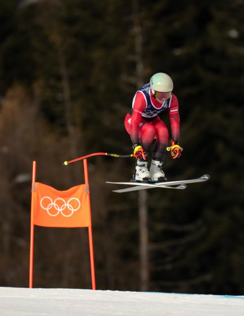 (260210) -- CORTINA D'AMPEZZO, Feb. 10, 2026 (Xinhua) -- Ariane Raedler of Austria competes during the downhill race of the alpine skiing women's team combined at the Milan-Cortina 2026 Olympic Winter Games in Cortina, Italy, Feb. 10, 2026. (Xinhua/Fei Maohua)