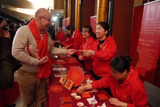 (260210) -- UNITED NATIONS, Feb. 10, 2026 (Xinhua) -- A guest receives a greeting card rubbing at a Spring Festival celebration at the UN headquarters in New York, on Feb. 9, 2026. TO GO WITH "UN chief extends Lunar New Year greetings to Chinese people" (Xinhua/Zhang Fengguo)