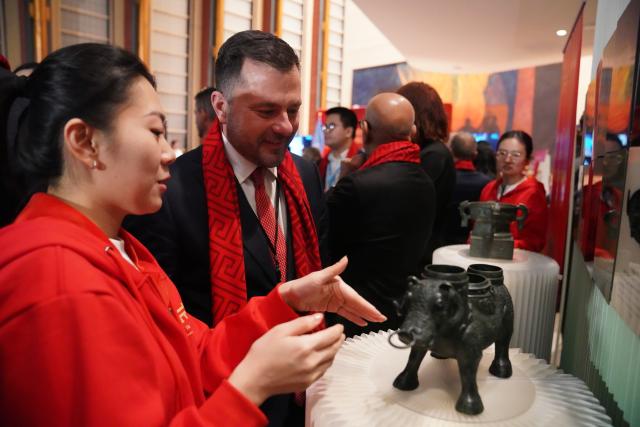 (260210) -- UNITED NATIONS, Feb. 10, 2026 (Xinhua) -- A guest listens to the introduction of a bronze artifact at a Spring Festival celebration at the UN headquarters in New York, on Feb. 9, 2026. TO GO WITH "UN chief extends Lunar New Year greetings to Chinese people" (Xinhua/Zhang Fengguo)