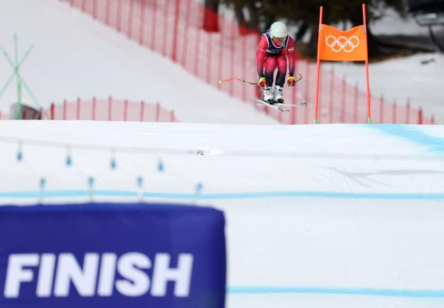 (260210) -- CORTINA D'AMPEZZO, Feb. 10, 2026 (Xinhua) -- Ariane Raedler of Austria competes during the downhill race of the alpine skiing women's team combined at the Milan-Cortina 2026 Olympic Winter Games in Cortina, Italy, Feb. 10, 2026. (Xinhua/Zhang Chenlin)