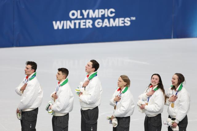 (260210) -- MILAN, Feb. 10, 2026 (Xinhua) -- Gold medalists team Italy sing national anthem during the awarding ceremony for the short track speed skating mixed team relay at the Milan-Cortina 2026 Olympic Winter Games in Milan, Italy, Feb. 10, 2026. (Xinhua/Hu Xingyu)