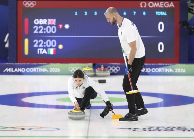 (260210) -- CORTINA D'AMPEZZO, Feb. 10, 2026 (Xinhua) -- Stefania Constantini (L)/Amos Mosaner of Italy compete during the curling mixed doubles bronze medal match between Britain and Italy at the Milan-Cortina 2026 Olympic Winter Games in Cortina, Italy, Feb. 10, 2026. (Xinhua/Ding Xu)