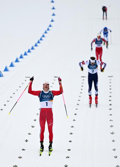 (260210) -- TESERO, Feb. 10, 2026 (Xinhua) -- Johannes Hoesflot Klaebo (front) of Norway reacts after the cross-country skiing men's sprint classic final at the Milan-Cortina 2026 Olympic Winter Games in Tesero, Italy, Feb. 10, 2026. (Xinhua/He Canling)