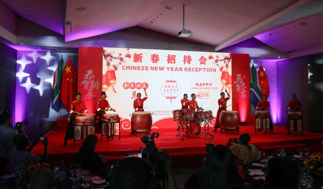 (260210) -- JOHANNESBURG, Feb. 10, 2026 (Xinhua) -- Artists perform a Chinese drum show during a reception to celebrate the upcoming Chinese New Year in Johannesburg, South Africa, Feb. 9, 2026. The Chinese Consulate General in Johannesburg hosted a reception Monday to celebrate the upcoming Chinese New Year of Horse, which falls on Feb. 17.
   TO GO WITH "Chinese Consulate General in Johannesburg celebrates upcoming Chinese New Year" (Xinhua/Chen Wei)