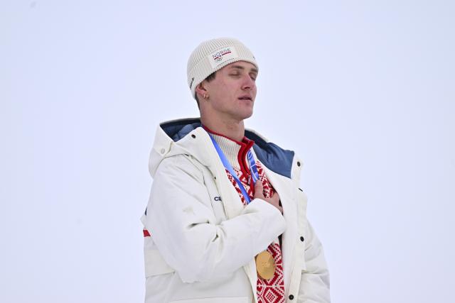 (260210) -- LIVIGNO, Feb. 10, 2026 (Xinhua) -- Gold medalist Birk Ruud of Norway reacts during the awarding ceremony for the freestyle skiing men's freeski slopestyle at the Milan-Cortina 2026 Olympic Winter Games in Livigno, Italy, Feb. 10, 2026. (Xinhua/Zhang Hongxiang)