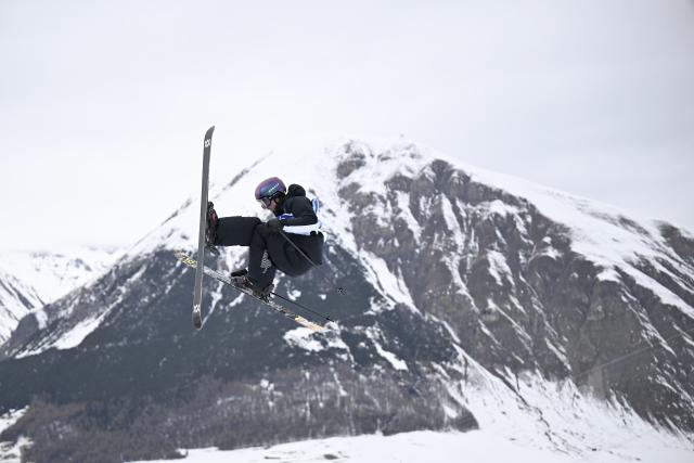 (260210) -- LIVIGNO, Feb. 10, 2026 (Xinhua) -- Luca Harrington of New Zealand competes during the freestyle skiing men's freeski slopestyle final at the Milan-Cortina 2026 Olympic Winter Games in Livigno, Italy, Feb. 10, 2026. (Xinhua/Xia Yifang)