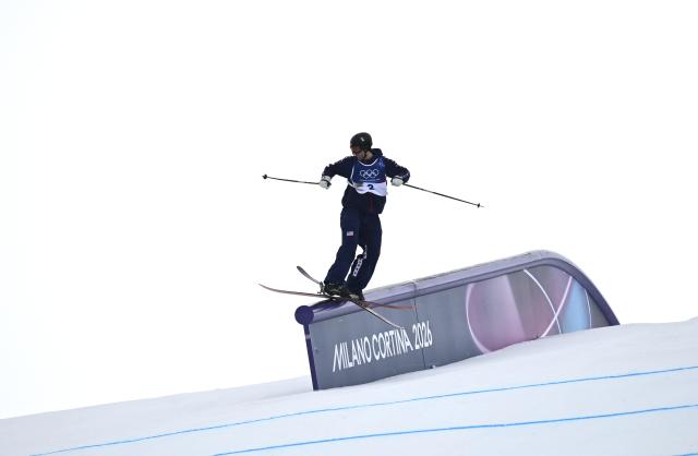 (260210) -- LIVIGNO, Feb. 10, 2026 (Xinhua) -- Alex Hall of the United States competes during the freestyle skiing men's freeski slopestyle final at the Milan-Cortina 2026 Olympic Winter Games in Livigno, Italy, Feb. 10, 2026. (Xinhua/Xia Yifang)