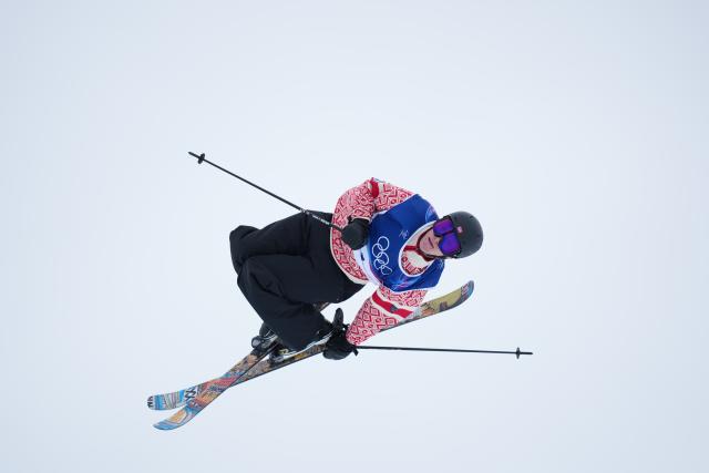 (260210) -- LIVIGNO, Feb. 10, 2026 (Xinhua) -- Birk Ruud of Norway competes during the freestyle skiing men's freeski slopestyle final at the Milan-Cortina 2026 Olympic Winter Games in Livigno, Italy, Feb. 10, 2026. (Xinhua/Xia Yifang)