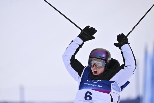 (260210) -- LIVIGNO, Feb. 10, 2026 (Xinhua) -- Luca Harrington of New Zealand reacts during the freestyle skiing men's freeski slopestyle final at the Milan-Cortina 2026 Olympic Winter Games in Livigno, Italy, Feb. 10, 2026. (Xinhua/Zhang Hongxiang)