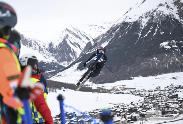 (260210) -- LIVIGNO, Feb. 10, 2026 (Xinhua) -- Luca Harrington of New Zealand competes during the freestyle skiing men's freeski slopestyle final at the Milan-Cortina 2026 Olympic Winter Games in Livigno, Italy, Feb. 10, 2026. (Xinhua/Xia Yifang)