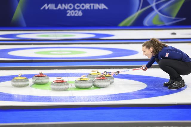(260210) -- CORTINA D'AMPEZZO, Feb. 10, 2026 (Xinhua) -- Jennifer Dodds of Britain competes during the curling mixed doubles bronze medal match between Britain and Italy at the Milan-Cortina 2026 Olympic Winter Games in Cortina, Italy, Feb. 10, 2026. (Xinhua/Ding Xu)