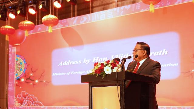 (260210) -- COLOMBO, Feb. 10, 2026 (Xinhua) -- Sri Lankan Foreign Minister Vijitha Herath delivers a speech at a Chinese New Year reception in Colombo, Sri Lanka, Feb. 9, 2026. Members of the Chinese community in Sri Lanka, together with local Sri Lankan guests, gathered here on Monday evening to feel the vibe of Chinese New Year at a reception hosted by the Chinese Embassy in Sri Lanka.
   TO GO WITH "Chinese community in Sri Lanka celebrates Spring Festival at embassy reception" (Xinhua/Wu Ziyu)