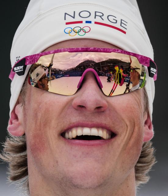 (260210) -- TESERO, Feb. 10, 2026 (Xinhua) -- Gold medalist Johannes Hoesflot Klaebo of Norway celebrates after the cross-country skiing men's sprint classic final at the Milano Cortina 2026 Olympic Winter Games in Tesero, Italy, Feb. 10, 2026. (Xinhua/Peng Ziyang)