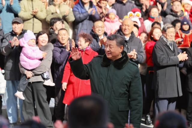 (260210) -- BEIJING, Feb. 10, 2026 (Xinhua) -- Chinese President Xi Jinping, also general secretary of the Communist Party of China Central Committee and chairman of the Central Military Commission, waves to the crowd while visiting the Longfusi commercial area in Dongcheng District of Beijing, capital of China, Feb. 10, 2026. Xi visited primary-level officials and residents in Beijing during a two-day inspection tour from Monday to Tuesday. (Photo by Xiao Yi/Xinhua)