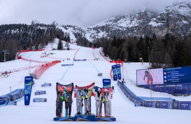 (260210) -- CORTINA D'AMPEZZO, Feb. 10, 2026 (Xinhua) -- Gold medalists Ariane Raedler (3rd L) and Katharina Huber (3rd R) of Austria, Silver medalists Kira Weidle-Winkelmann (1st L) and Emma Aicher (2nd L) of Germany and bronze medalists Jacqueline Wiles (2nd R) and Paula Moltzan of the United States pose for a photo during the awarding ceremony of the alpine skiing women's team combined at the Milan-Cortina 2026 Olympic Winter Games in Cortina, Italy, Feb. 10, 2026. (Xinhua/Fei Maohua)
