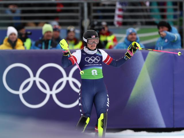 (260210) -- CORTINA D'AMPEZZO, Feb. 10, 2026 (Xinhua) -- Paula Moltzan of the United States celebrates after the slalom of the alpine skiing women's team combined at the Milan-Cortina 2026 Olympic Winter Games in Cortina, Italy, Feb. 10, 2026. (Xinhua/Zhang Chenlin)