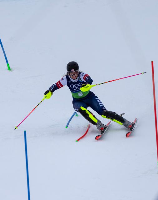 (260210) -- CORTINA D'AMPEZZO, Feb. 10, 2026 (Xinhua) -- Paula Moltzan of the United States competes during the slalom of the alpine skiing women's team combined at the Milan-Cortina 2026 Olympic Winter Games in Cortina, Italy, Feb. 10, 2026. (Xinhua/Fei Maohua)