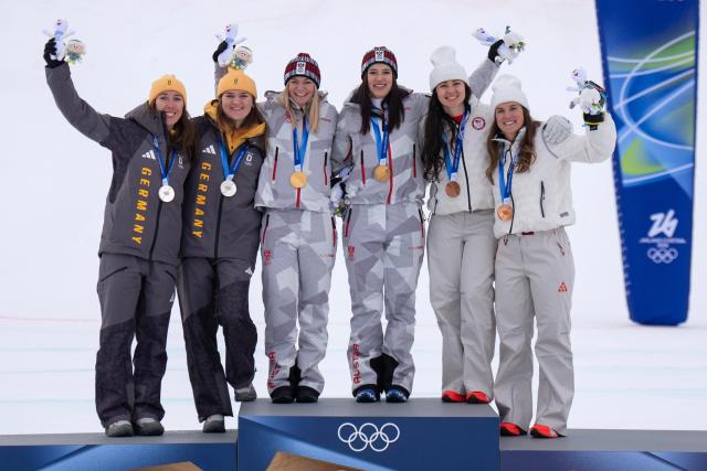 (260210) -- CORTINA D'AMPEZZO, Feb. 10, 2026 (Xinhua) -- Gold medalists Ariane Raedler (3rd L) and Katharina Huber (3rd R) of Austria, Silver medalists Kira Weidle-Winkelmann (1st L) and Emma Aicher (2nd L) of Germany and bronze medalists Jacqueline Wiles (2nd R) and Paula Moltzan of the United States pose for photos during the awarding ceremony of the alpine skiing women's team combined at the Milan-Cortina 2026 Olympic Winter Games in Cortina, Italy, Feb. 10, 2026. (Xinhua/Fei Maohua)