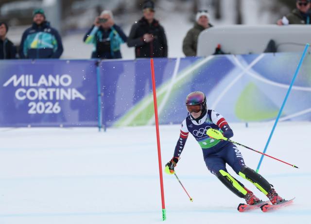 (260210) -- CORTINA D'AMPEZZO, Feb. 10, 2026 (Xinhua) -- Mikaela Shiffrin of the United States competes during the slalom of the alpine skiing women's team combined at the Milan-Cortina 2026 Olympic Winter Games in Cortina, Italy, Feb. 10, 2026. (Xinhua/Zhang Chenlin)
