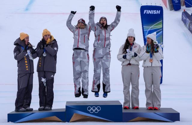 (260210) -- CORTINA D'AMPEZZO, Feb. 10, 2026 (Xinhua) -- Gold medalists Ariane Raedler (3rd L) and Katharina Huber (3rd R) of Austria, Silver medalists Kira Weidle-Winkelmann (1st L) and Emma Aicher (2nd L) of Germany and bronze medalists Jacqueline Wiles (2nd R) and Paula Moltzan of the United States attend the awarding ceremony of the alpine skiing women's team combined at the Milan-Cortina 2026 Olympic Winter Games in Cortina, Italy, Feb. 10, 2026. (Xinhua/Fei Maohua)