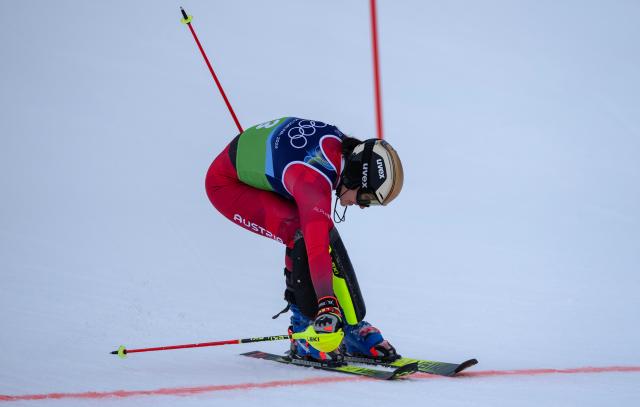 (260210) -- CORTINA D'AMPEZZO, Feb. 10, 2026 (Xinhua) -- Katharina Huber of Austria competes during the slalom of the alpine skiing women's team combined at the Milan-Cortina 2026 Olympic Winter Games in Cortina, Italy, Feb. 10, 2026. (Xinhua/Fei Maohua)