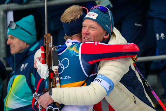 (260210) -- ANTERSELVA, Feb. 10, 2026 (Xinhua) -- Johan-Olav Botn (2nd L) of Norway celebrates with his coach after the biathlon men's 20km individual at the Milan-Cortina 2026 Olympic Winter Games in Anterselva, Italy, Feb. 10, 2026. (Xinhua/Jiang Han)
