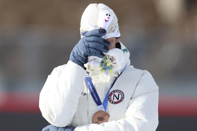 (260210) -- ANTERSELVA, Feb. 10, 2026 (Xinhua) -- Bronze medalist Sturla Holm Laegreid of Norway attends the awarding ceremony of the biathlon men's 20km individual at the Milan-Cortina 2026 Olympic Winter Games in Anterselva, Italy, Feb. 10, 2026. (Xinhua/Zhang Tao)