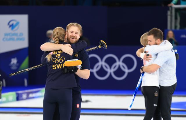 (260210) -- CORTINA D'AMPEZZO, Feb. 10, 2026 (Xinhua) -- Rasmus Wranaa (2nd L) and Isabella Wranaa of Sweden celebrate after the curling mixed doubles gold medal match between Sweden and the United States at the Milan-Cortina 2026 Olympic Winter Games in Cortina, Italy, Feb. 10, 2026. (Xinhua/Ding Xu)