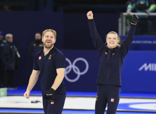 (260210) -- CORTINA D'AMPEZZO, Feb. 10, 2026 (Xinhua) -- Rasmus Wranaa (L) and Isabella Wranaa of Sweden celebrate after the curling mixed doubles gold medal match between Sweden and the United States at the Milan-Cortina 2026 Olympic Winter Games in Cortina, Italy, Feb. 10, 2026. (Xinhua/Ding Xu)