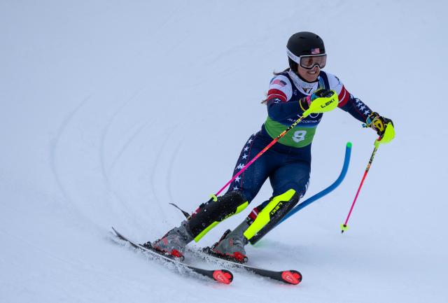 (260210) -- CORTINA D'AMPEZZO, Feb. 10, 2026 (Xinhua) -- Paula Moltzan of the United States competes during the slalom of the alpine skiing women's team combined at the Milan-Cortina 2026 Olympic Winter Games in Cortina, Italy, Feb. 10, 2026. (Xinhua/Fei Maohua)