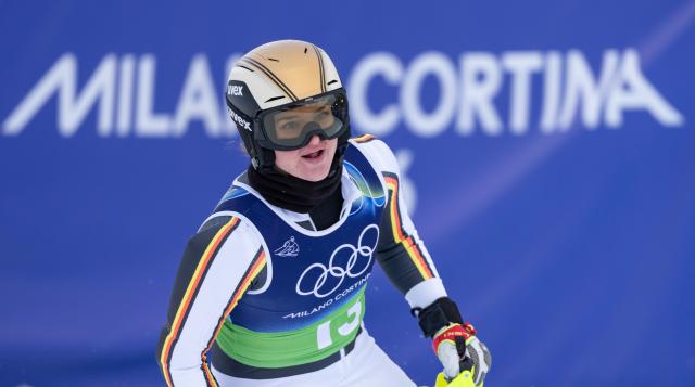 (260210) -- CORTINA D'AMPEZZO, Feb. 10, 2026 (Xinhua) -- Emma Aicher of Germany celebrates after the slalom of the alpine skiing women's team combined at the Milan-Cortina 2026 Olympic Winter Games in Cortina, Italy, Feb. 10, 2026. (Xinhua/Fei Maohua)