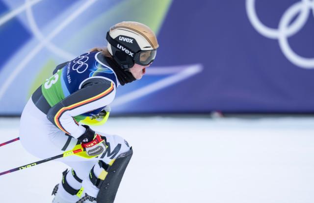 (260210) -- CORTINA D'AMPEZZO, Feb. 10, 2026 (Xinhua) -- Emma Aicher of Germany celebrates after the slalom of the alpine skiing women's team combined at the Milan-Cortina 2026 Olympic Winter Games in Cortina, Italy, Feb. 10, 2026. (Xinhua/Fei Maohua)