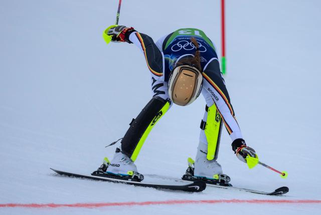 (260210) -- CORTINA D'AMPEZZO, Feb. 10, 2026 (Xinhua) -- Emma Aicher of Germany competes during the slalom of the alpine skiing women's team combined at the Milan-Cortina 2026 Olympic Winter Games in Cortina, Italy, Feb. 10, 2026. (Xinhua/Fei Maohua)