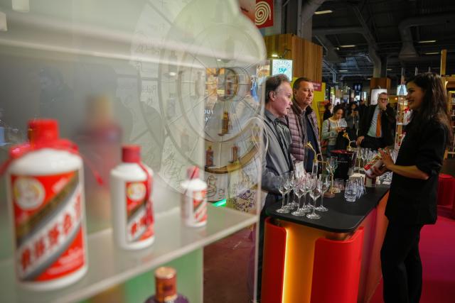 (260210) -- PARIS, Feb. 10, 2026 (Xinhua) -- A customer visits the Moutai spirits stand at the Wine Paris 2026 fair, at the Porte de Versailles exhibition center in Paris, France, Feb. 10, 2026. (Photo by Aurelien Morissard/Xinhua)
