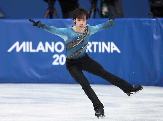 (260210) -- MILAN, Feb. 10, 2026 (Xinhua) -- Jin Boyang of China competes during the short program competition of figure skating men single skating at the Milan-Cortina 2026 Olympic Winter Games in Milan, Italy, Feb. 10, 2026. (Xinhua/Li Ming)